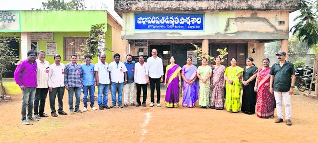 ఉద్యోగుల హామీలు నెరవేర్చాలి 