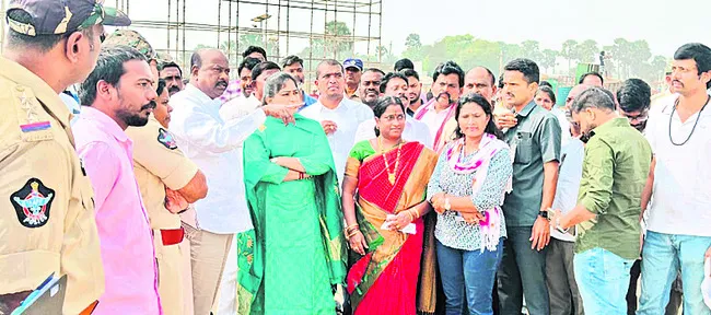 అనకాపల్లి ఉత్సవ్‌ ఏర్పాట్ల పరిశీలన 