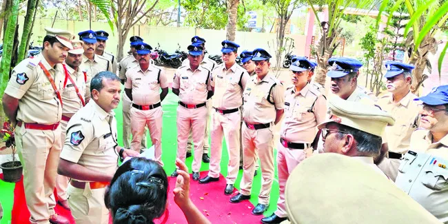 అసాంఘిక శక్తులపై ఉక్కుపాదం మోపండి 