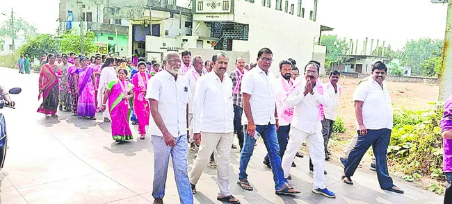 పుర పోరు.. నామినేషన్ల జోరు 