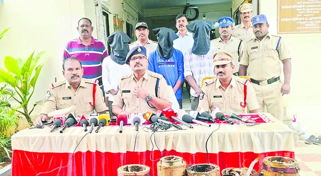 ట్రాన్స్‌ఫార్మర్ల దొంగల అరెస్టు 