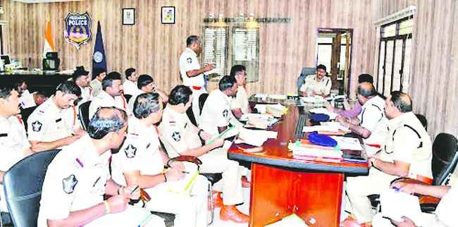 పాత నిందితులపై నిఘా పెట్టాలి 