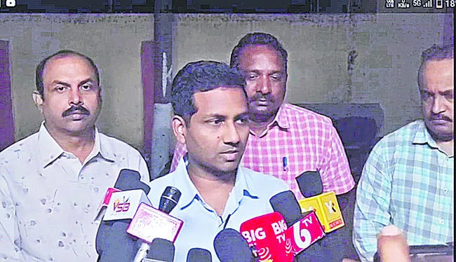 సబ్‌ రిజిస్ట్రార్‌ కార్యాలయంలో  ఏసీబీ తనిఖీలు 
