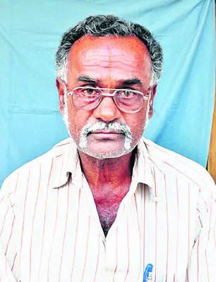 ఢీకొట్టి.. తలపై నుంచి వెళ్లిన లారీ
