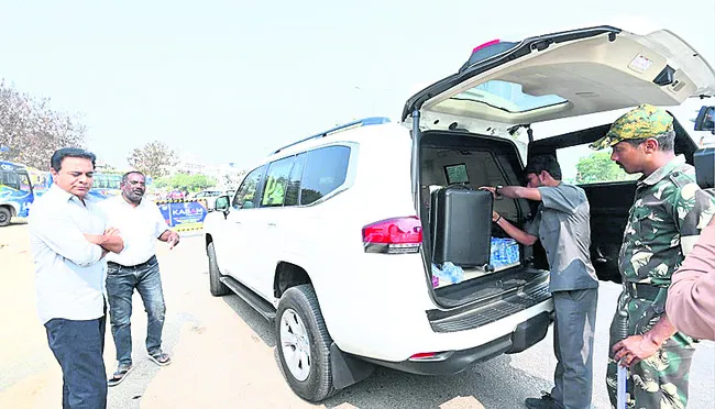 కేటీఆర్‌ వాహనం తనిఖీ