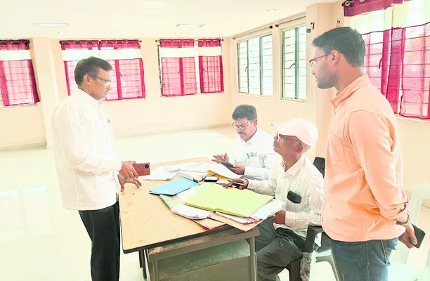 పుర ఎన్నికల్లో ఆర్వోలే కీలకం 