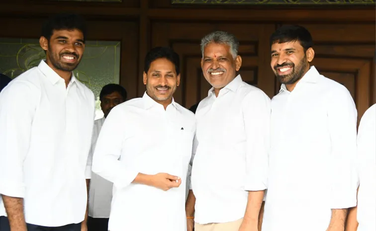 Chevireddy Bhaskar Reddy Met YS Jagan After Bail Relief