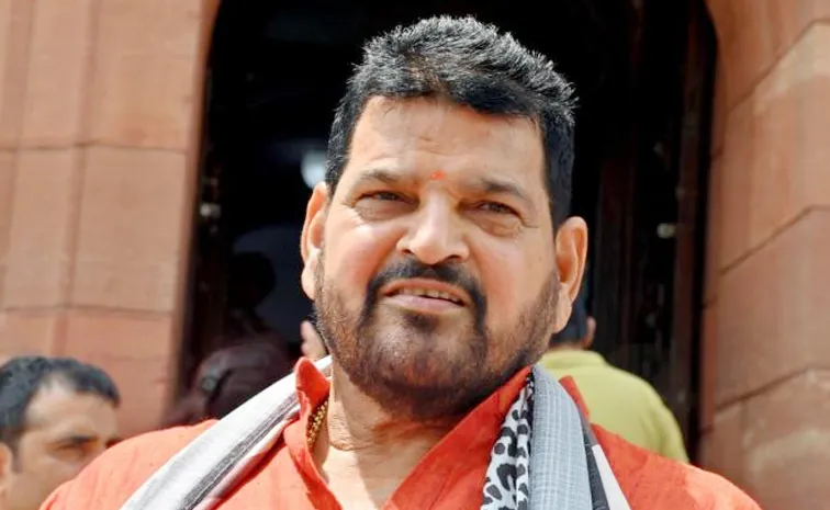 DC Questions Brij Bhushan Singh request for adjournment in plea to quash