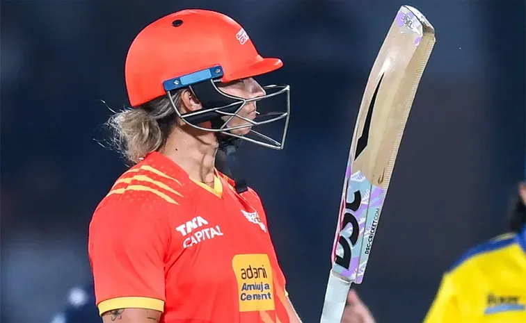 Gujarat Giants secured a resounding victory over Mumbai