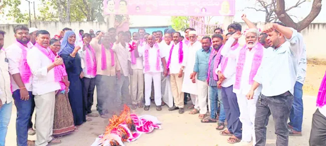 సీఎం దిష్టిబొమ్మ దహనం