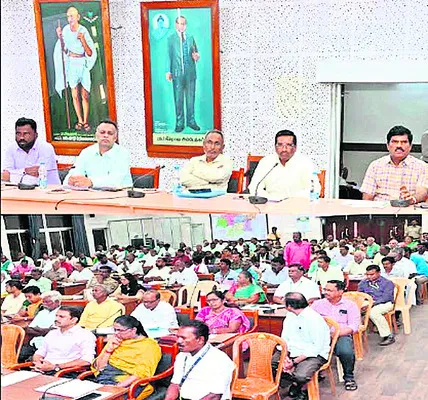 ప్రభుత్వమే సోలార్‌ కంచె వేయాలి 