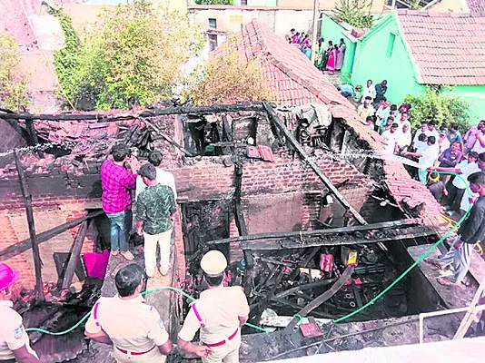 ప్రమాదవశాత్తు ఇల్లు దగ్ధం
