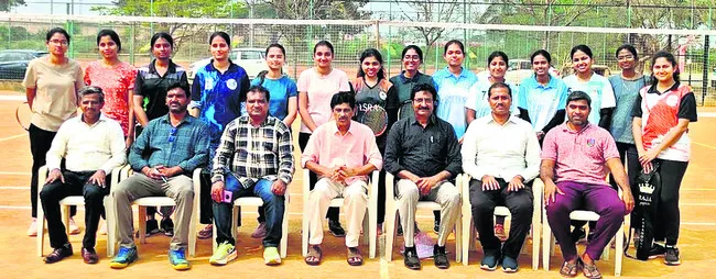 ఎన్టీఆర్‌ యూనివర్సిటీ బాల్‌ బ్యాడ్మింటన్‌ జట్టు ఎంపిక 