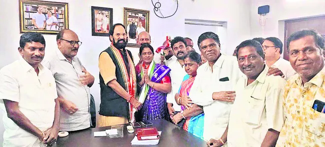 మంత్రి సమక్షంలో కాంగ్రెస్‌లోకి