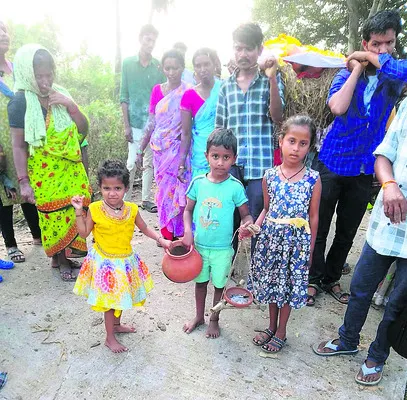 తల్లి మృతి..  అనాథలైన చిన్నారులు