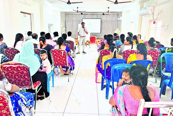 ప్రకృతి వ్యవసాయ సిబ్బంది మోడల్‌గా ఉండాలి