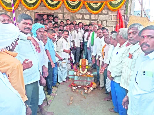 ప్రారంభమైన ఊర పండుగ 