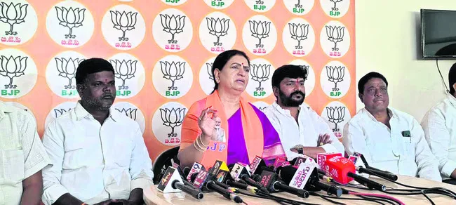 కేసీఆర్‌కు సిట్‌ నోటీసులివ్వడం ఎన్నికల స్టంట్‌ 