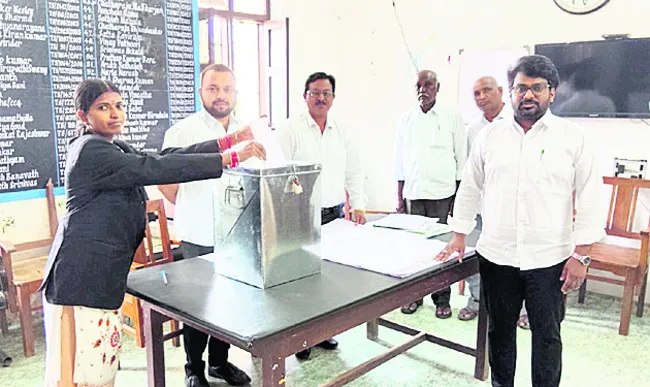 బార్‌ అసోసియేషన్‌ ఎన్నికలు ప్రశాంతం
