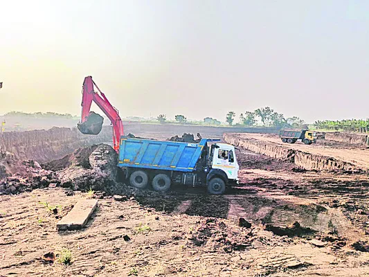 మట్టి మాఫియాలో ఆధిపత్య పోరు 