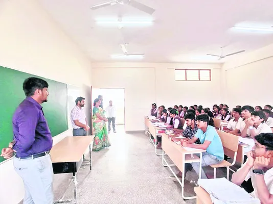 ప్రత్యేక తరగతులు నిర్వహించాలి