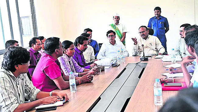 అభ్యర్థులు ఎన్నికల ఖర్చు వెల్లడించాలి