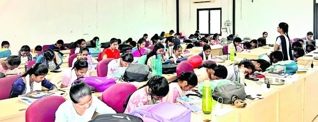 ట్రిపుల్‌ ఐటీ విద్యార్థులకు లేఖా రచన పోటీలు 