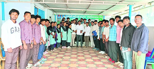 క్రీడా మైదానాన్ని కాపాడండి 