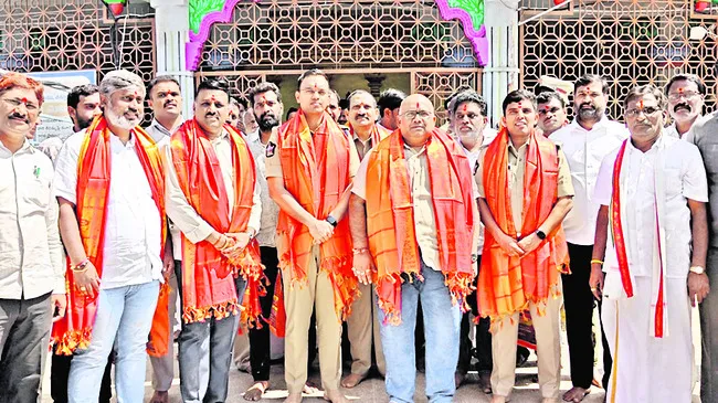 గంగమ్మ సన్నిధిలో డీఐజీ