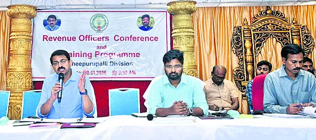 రెవెన్యూ రికార్డుల్లోని తప్పులను సరిదిద్దాలి 