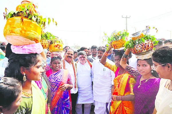 మంత్రులకు ఘన స్వాగతం