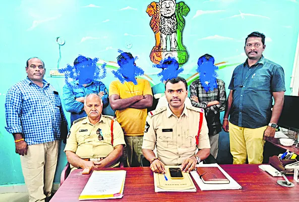 ద్విచక్ర వాహన దొంగల అరెస్ట్‌ 