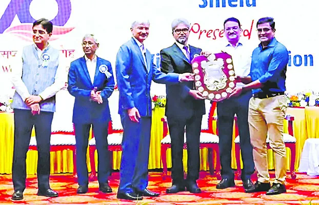 ఉద్యోగులే రైల్వే డివిజన్‌కు నిజమైన బలం