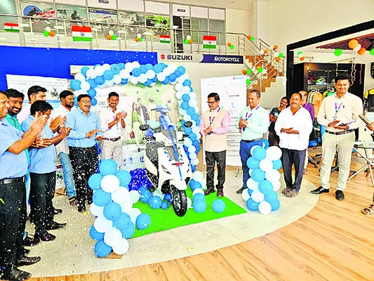 సుజుకీ ఈ యాక్సిస్‌ స్కూటీ ఆవిష్కరణ