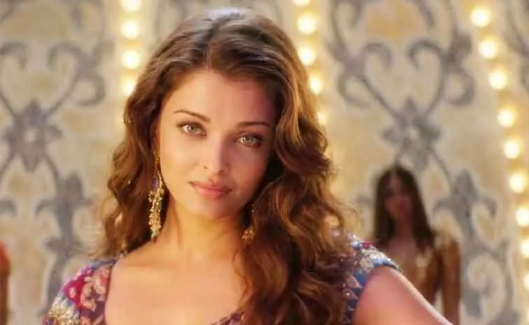 ఐశ్వర్యరాయ్‌ తొలి సంపాదన ఎంతో తెలుసా?