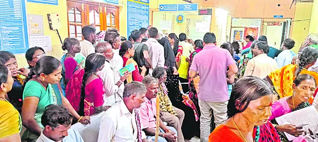 పంట రుణాల కోసం ఇక్కట్లు