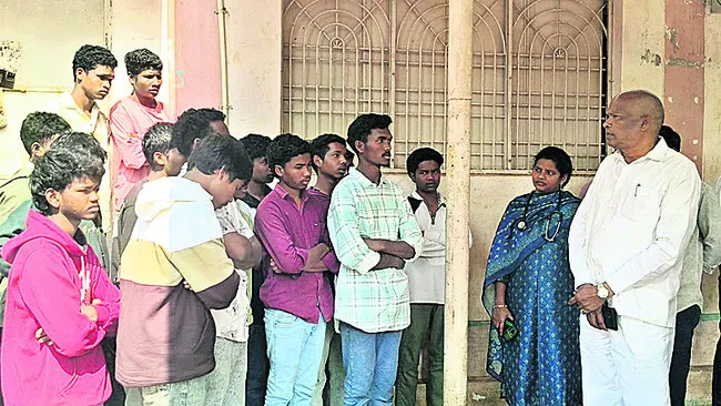 విద్యార్థుల ఆరోగ్యంపై అలసత్వం వహిస్తే చర్యలు