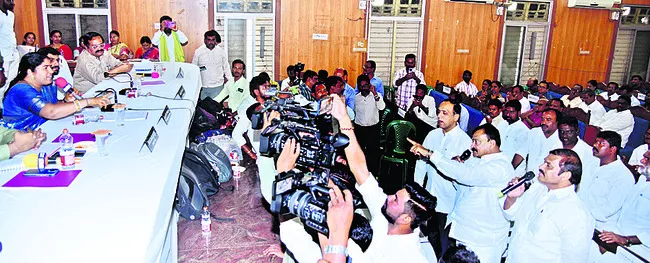 కొత్త పింఛన్లు ఎప్పుడిస్తారు?