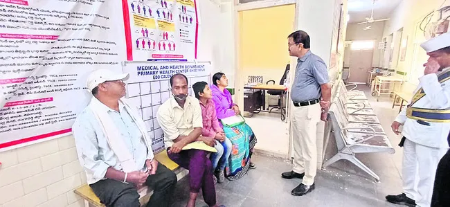 వైద్య సిబ్బందిపై ఆగ్రహం 
