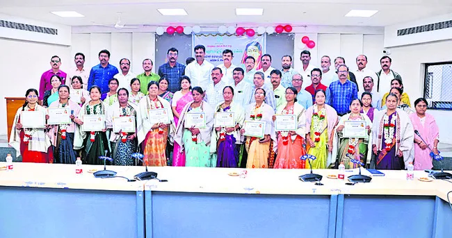 కలెక్టరేట్‌లో సావిత్రిబాయి పూలే జయంతి