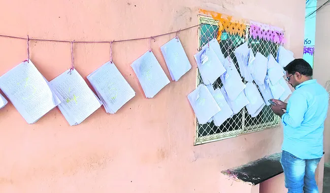 వార్డుల కూర్పుపై అసంతృప్తి