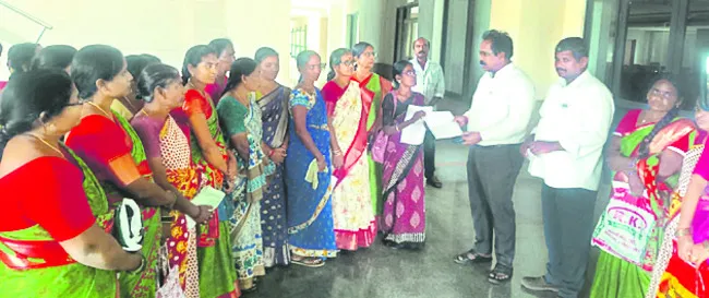 నిందితులను కఠినంగా శిక్షించాలి