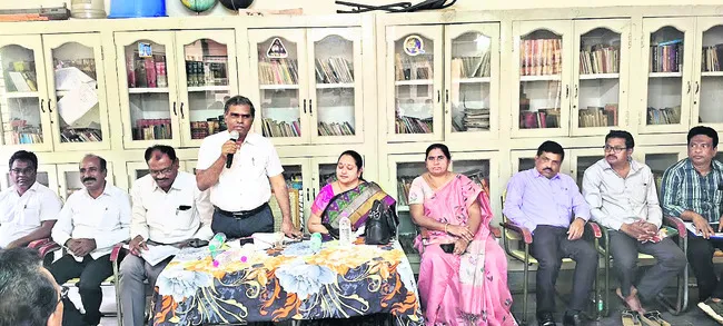 పదిలో ఉత్తమ  ఫలితాలు సాధించాలి 