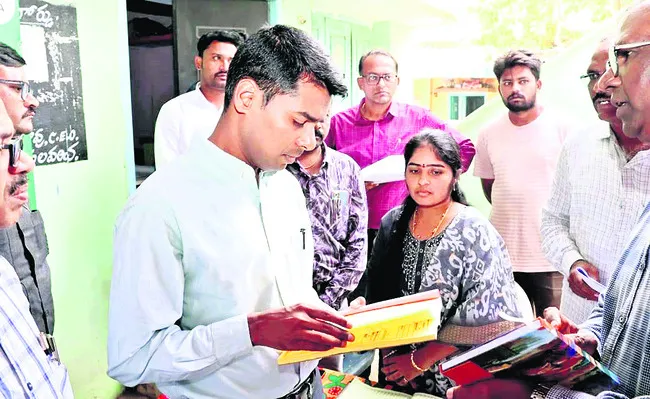 ● అందుబాటులో  13,795 మెట్రిక్‌ టన్నుల యూరియా ● కలెక్టర్