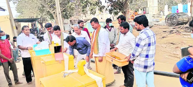 హుండీల ఏర్పాటు
