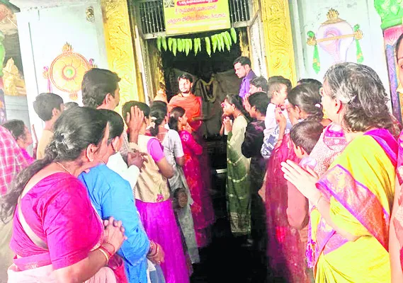 యూరియా పంపిణీపై అసహనం
