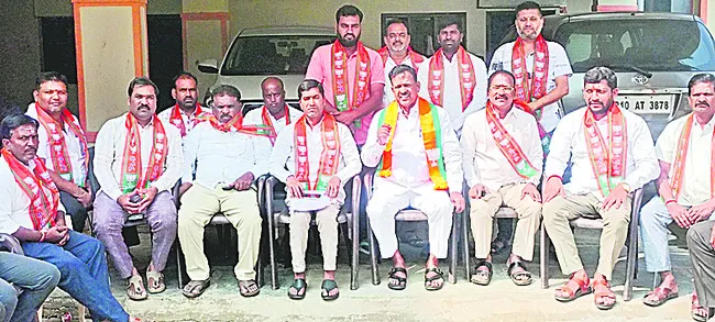 వారికి ఓటు అడిగే అర్హత లేదు