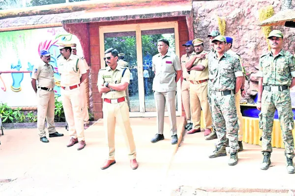 కొండగట్టులో బందోబస్తును పర్యవేక్షించిన సీపీ 
