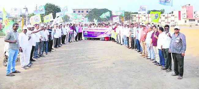 పీవీఆర్‌ పూర్వ విద్యార్థుల భారీ ర్యాలీ 