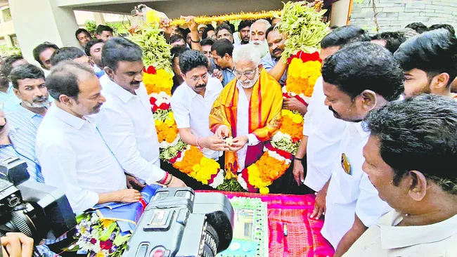 డైవర్షన్‌ పాలిటిక్స్‌ కోసమే అక్రమ కేసులు